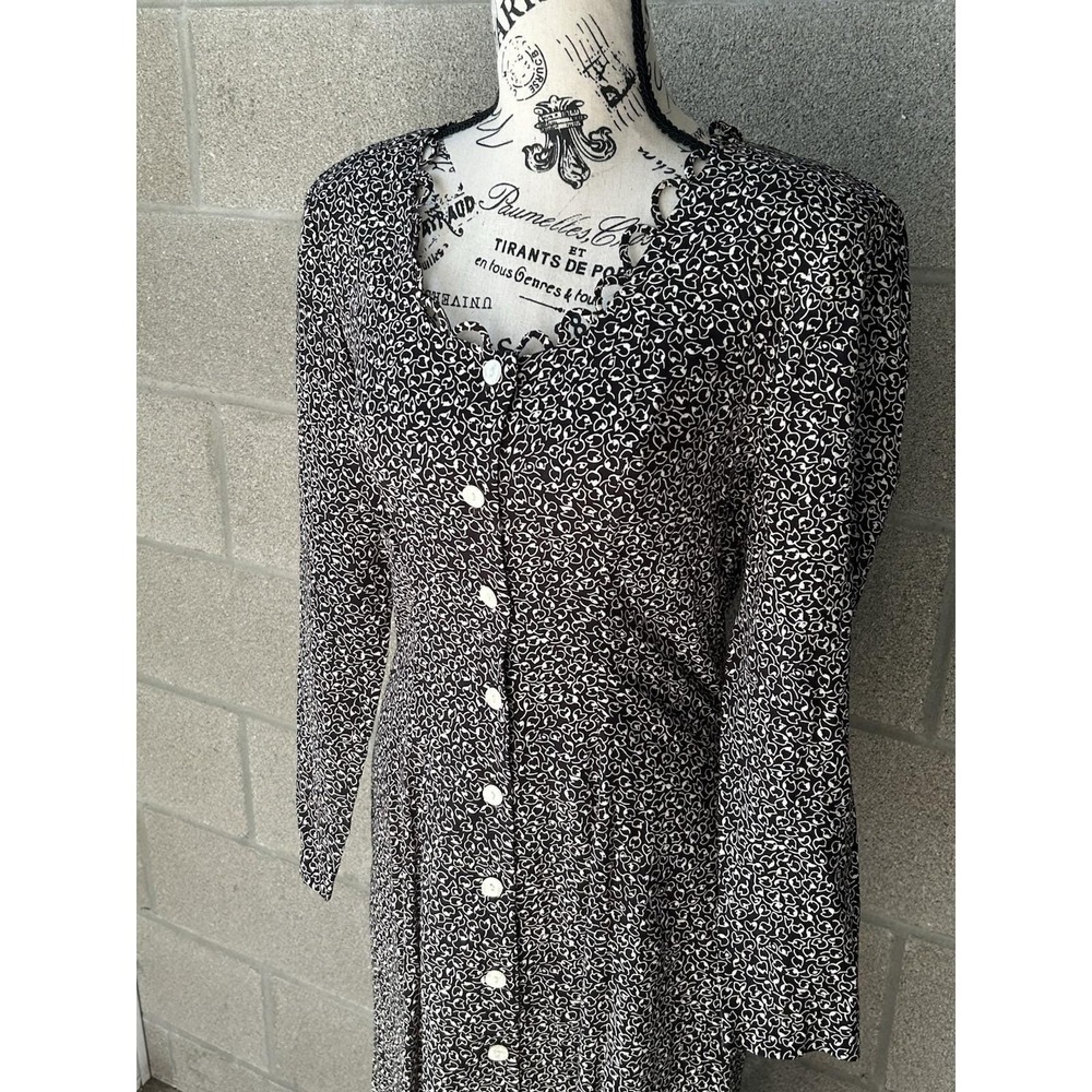 Vintage Black White Tulip Design Maxi Dress With Scalloped Loop Neckline 1990s